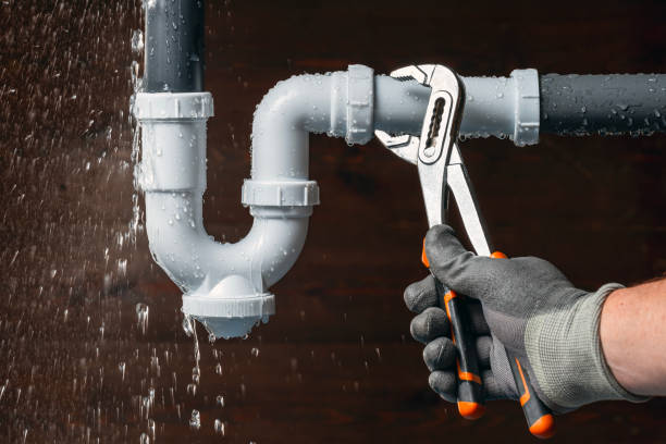 Professional Emergency Plumber technician working in Wharton, TX